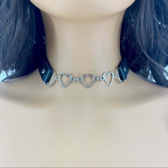 Heart Choker Necklace - Picture 5 of 11